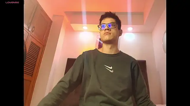 Snapshot of wolfandsky chatting on 09.26.25 wolfandsky online show from 09.26.25