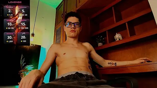 Snapshot of wolfandsky chatting on 10.04.25 wolfandsky online show from 10.04.25