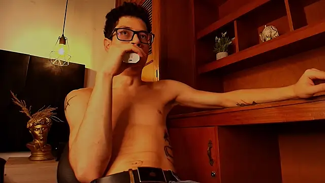 Snapshot of wolfandsky chatting on 10.09.25 wolfandsky online show from 10.09.25