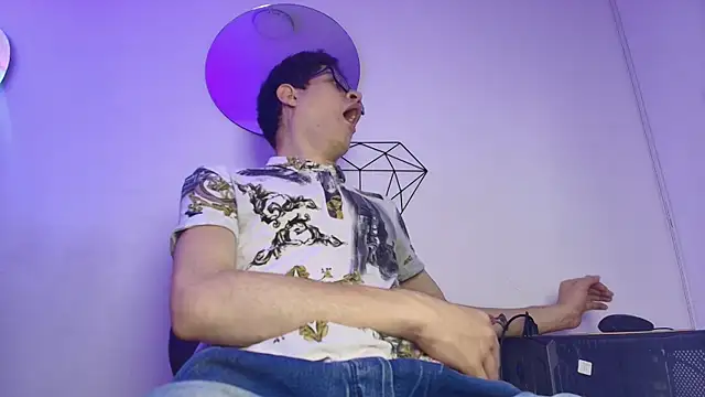 Snapshot of wolfandsky chatting on 10.22.25 wolfandsky online show from 10.22.25