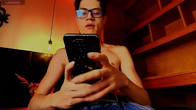 Snapshot of wolfandsky chatting on 10.29.25 wolfandsky online show from 10.29.25