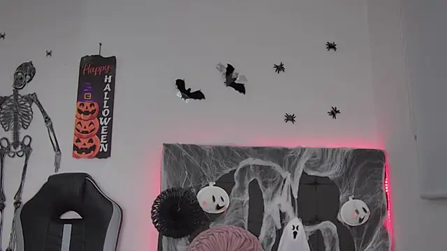 AmandaBrooks 18 online show from 10.31.25