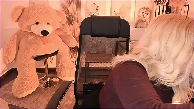 DiaAngell online show from 12.19.25