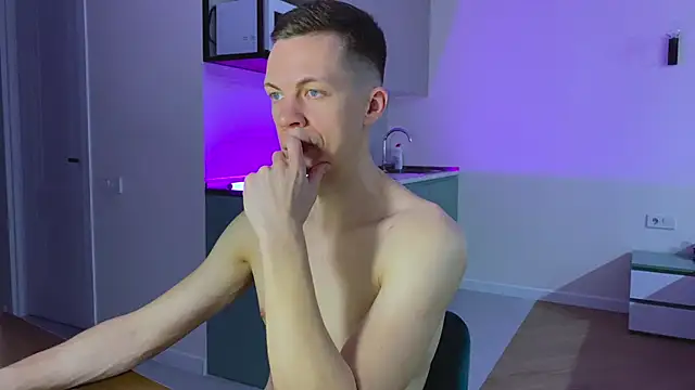 max shy online show from 03.19.25