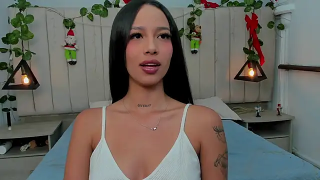 Snapshot of Paulina_Lopezz chatting on 12.15.25 Paulina Lopezz online show from 12.15.25