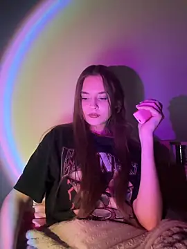 Snapshot of RayWillliams chatting on 11.20.25 RayWillliams online show from 11.20.25