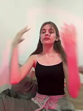 Snapshot of RayWillliams chatting on 12.18.25 RayWillliams online show from 12.18.25