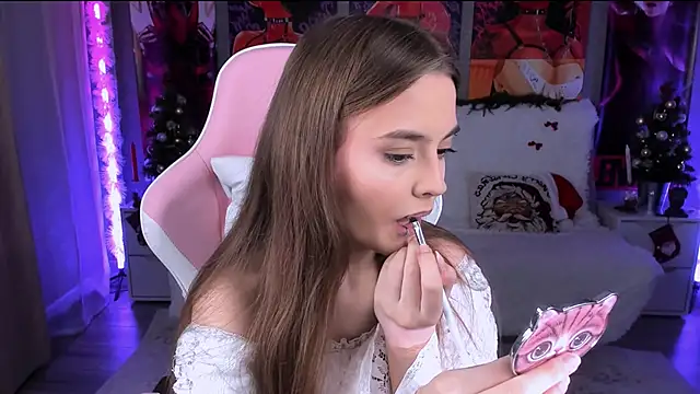 Snapshot of RayWillliams chatting on 12.21.25 RayWillliams online show from 12.21.25