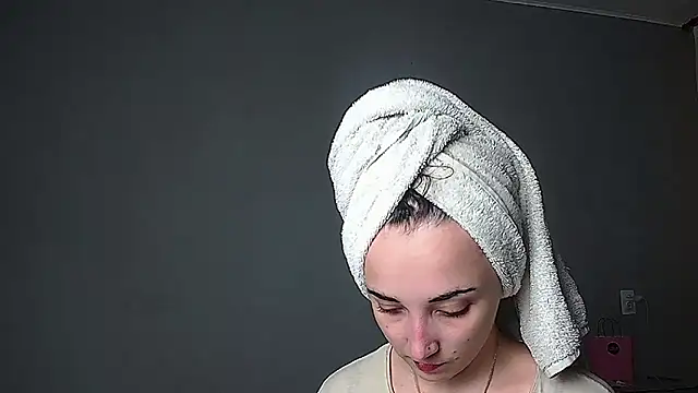 Eva Gloryy online show from 06.17.26