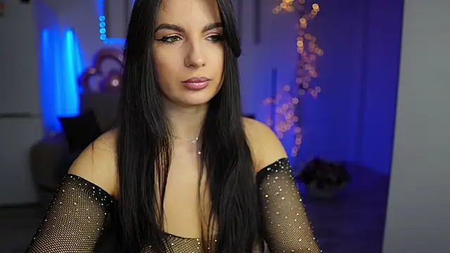 Snapshot of swarowskayaya chatting on 12.21.25 swarowskayaya online show from 12.21.25