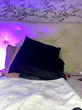 Snapshot of Lili__taylor chatting on 11.04.25 Lili taylor online show from 11.04.25