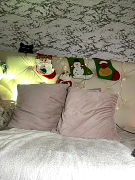 Lili  taylor online show from 12.21.25