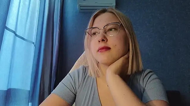 HotBrandyX online show from 10.18.25