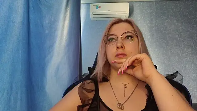 Snapshot of HotBrandyX chatting on 04.26.26 HotBrandyX online show from 04.26.26