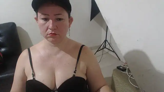 Snapshot of Yohis_Kiut25 chatting on 11.01.25 Yohis Kiut25 online show from 11.01.25