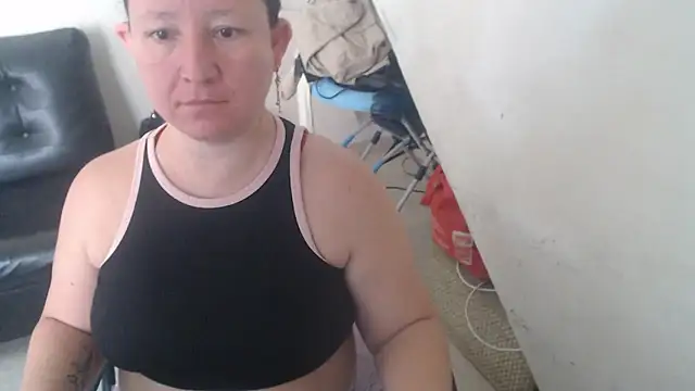 Snapshot of Yohis_Kiut25 chatting on 11.14.25 Yohis Kiut25 online show from 11.14.25