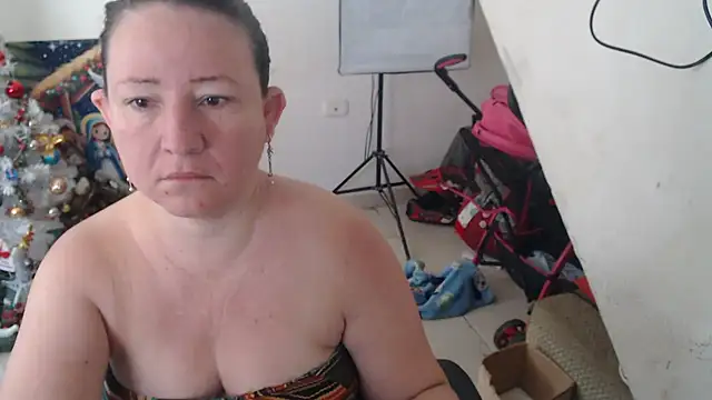 Snapshot of Yohis_Kiut25 chatting on 11.22.25 Yohis Kiut25 online show from 11.22.25