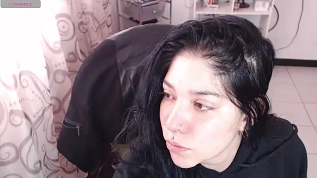 Snapshot of sharonnleon chatting on 05.26.26 sharonnleon online show from 05.26.26