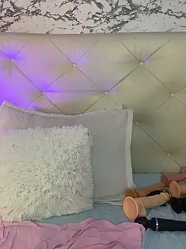 viktoria davis  online show from 02.18.25