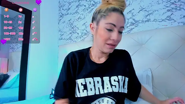 viktoria davis  online show from 02.19.25