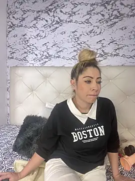 viktoria davis  online show from 02.22.25