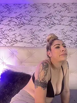 viktoria davis  online show from 02.25.25