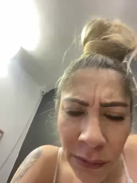 viktoria davis  online show from 03.04.25