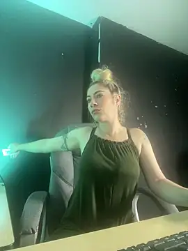 viktoria davis  online show from 03.05.25