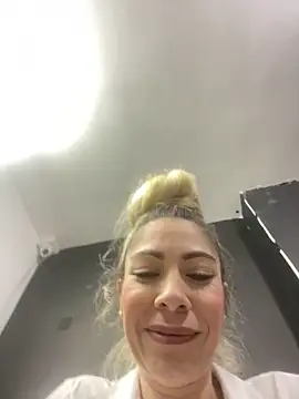 viktoria davis  online show from 03.15.25