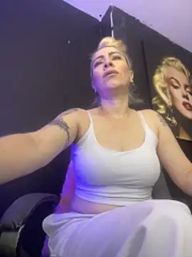 viktoria davis  online show from 10.29.25