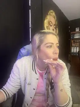 viktoria davis  online show from 11.11.25