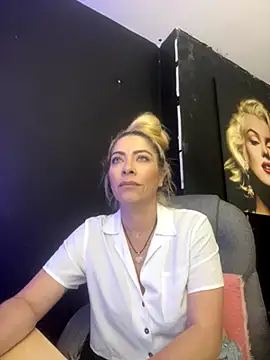 viktoria davis  online show from 12.05.25