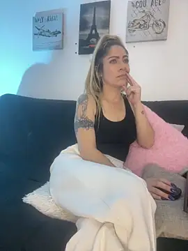 Snapshot of viktoria_davis_ chatting on 05.15.26 viktoria davis online show from 05.15.26