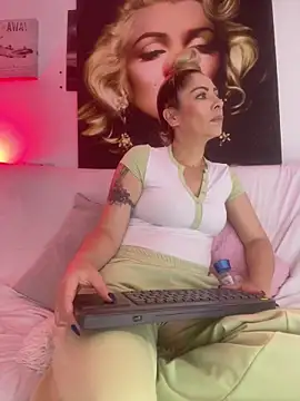 Snapshot of viktoria_davis_ chatting on 05.23.26 viktoria davis online show from 05.23.26