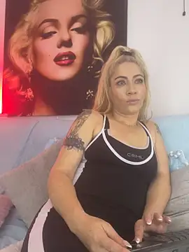 Snapshot of viktoria_davis_ chatting on 06.11.26 viktoria davis online show from 06.11.26
