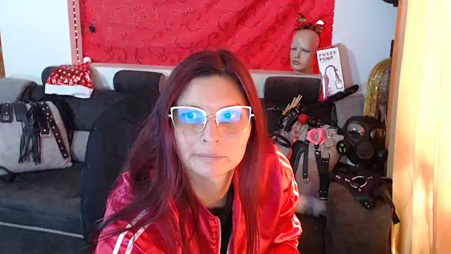 Snapshot of sachaclinford chatting on 11.11.25 sachaclinford online show from 11.11.25