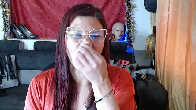 Snapshot of sachaclinford chatting on 11.21.25 sachaclinford online show from 11.21.25