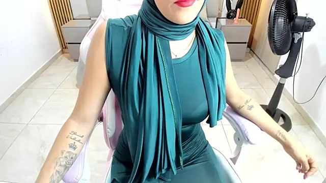 Snapshot of Zulema_hamdi chatting on 02.04.25 Zulema hamdi online show from 02.04.25