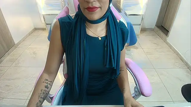 Snapshot of Zulema_hamdi chatting on 02.04.25 Zulema hamdi online show from 02.04.25