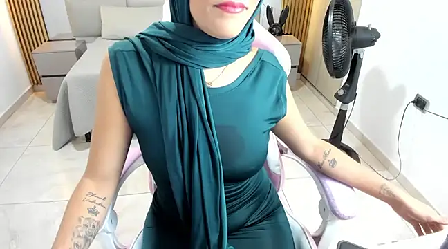 Snapshot of Zulema_hamdi chatting on 02.06.25 Zulema hamdi online show from 02.06.25