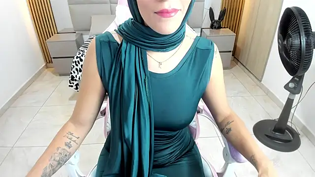Snapshot of Zulema_hamdi chatting on 02.08.25 Zulema hamdi online show from 02.08.25