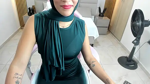Snapshot of Zulema_hamdi chatting on 02.10.25 Zulema hamdi online show from 02.10.25