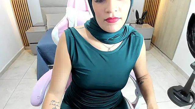 Snapshot of Zulema_hamdi chatting on 02.12.25 Zulema hamdi online show from 02.12.25