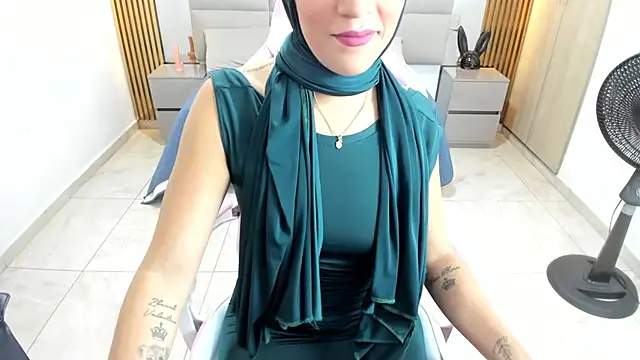 Snapshot of Zulema_hamdi chatting on 02.13.25 Zulema hamdi online show from 02.13.25