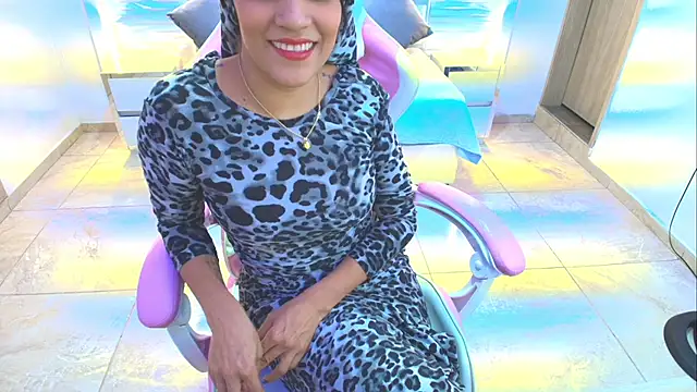 Snapshot of Zulema_hamdi chatting on 02.20.25 Zulema hamdi online show from 02.20.25