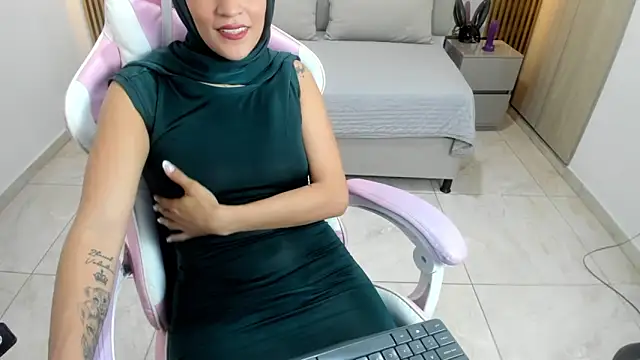 Snapshot of Zulema_hamdi chatting on 03.01.25 Zulema hamdi online show from 03.01.25