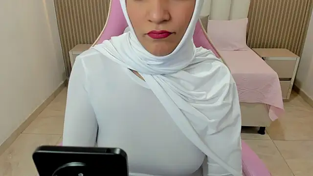 Snapshot of Zulema_hamdi chatting on 03.10.25 Zulema hamdi online show from 03.10.25