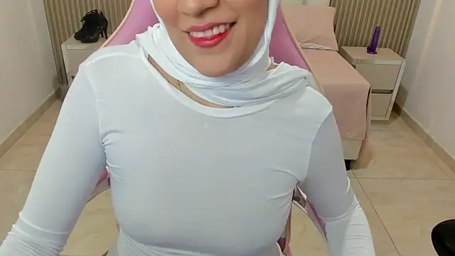 Snapshot of Zulema_hamdi chatting on 03.12.25 Zulema hamdi online show from 03.12.25