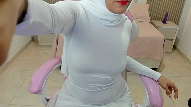 Snapshot of Zulema_hamdi chatting on 03.12.25 Zulema hamdi online show from 03.12.25