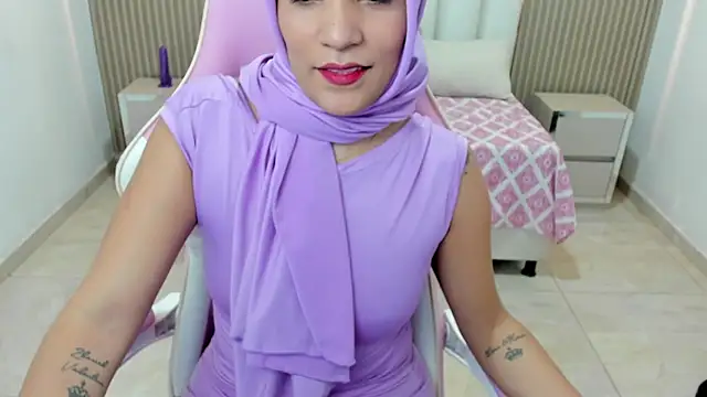 Snapshot of Zulema_hamdi chatting on 03.19.25 Zulema hamdi online show from 03.19.25